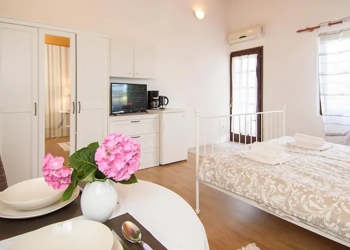 & Darrer Vendégház