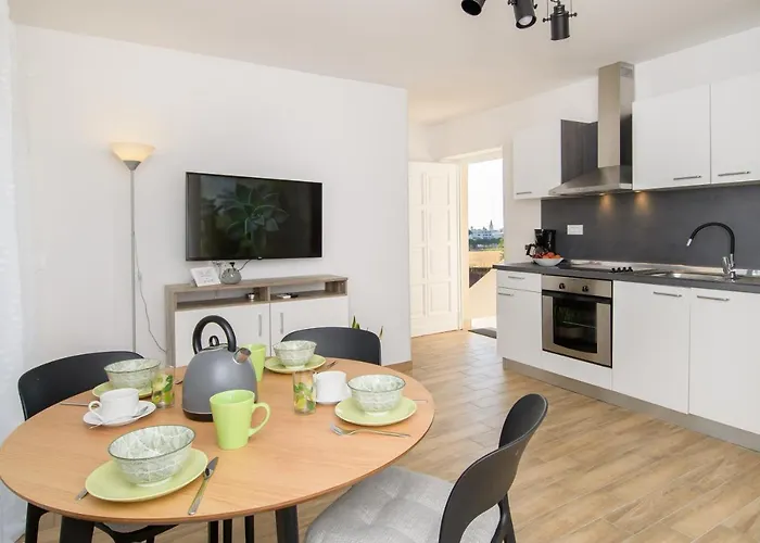 & Darrer Vendégház