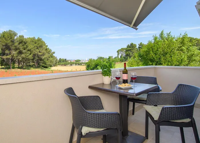 & Darrer 3* פורץ